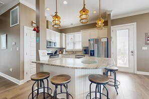 冰箱、微波炉、烤箱、炉灶