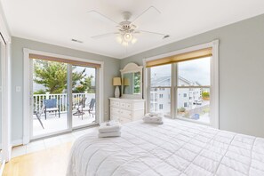 4 bedrooms, iron/ironing board, internet, bed sheets