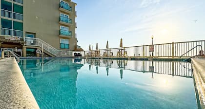 Condo near the beach with a pool, central AC, grill, & washer/dryer