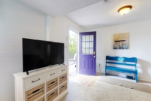 Interior - Downtown condo near the ocean with WiFi, rooftop deck, central AC, & washer/dryer (Rehoboth Beach)