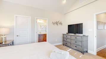 5 bedrooms, iron/ironing board, internet, bed sheets