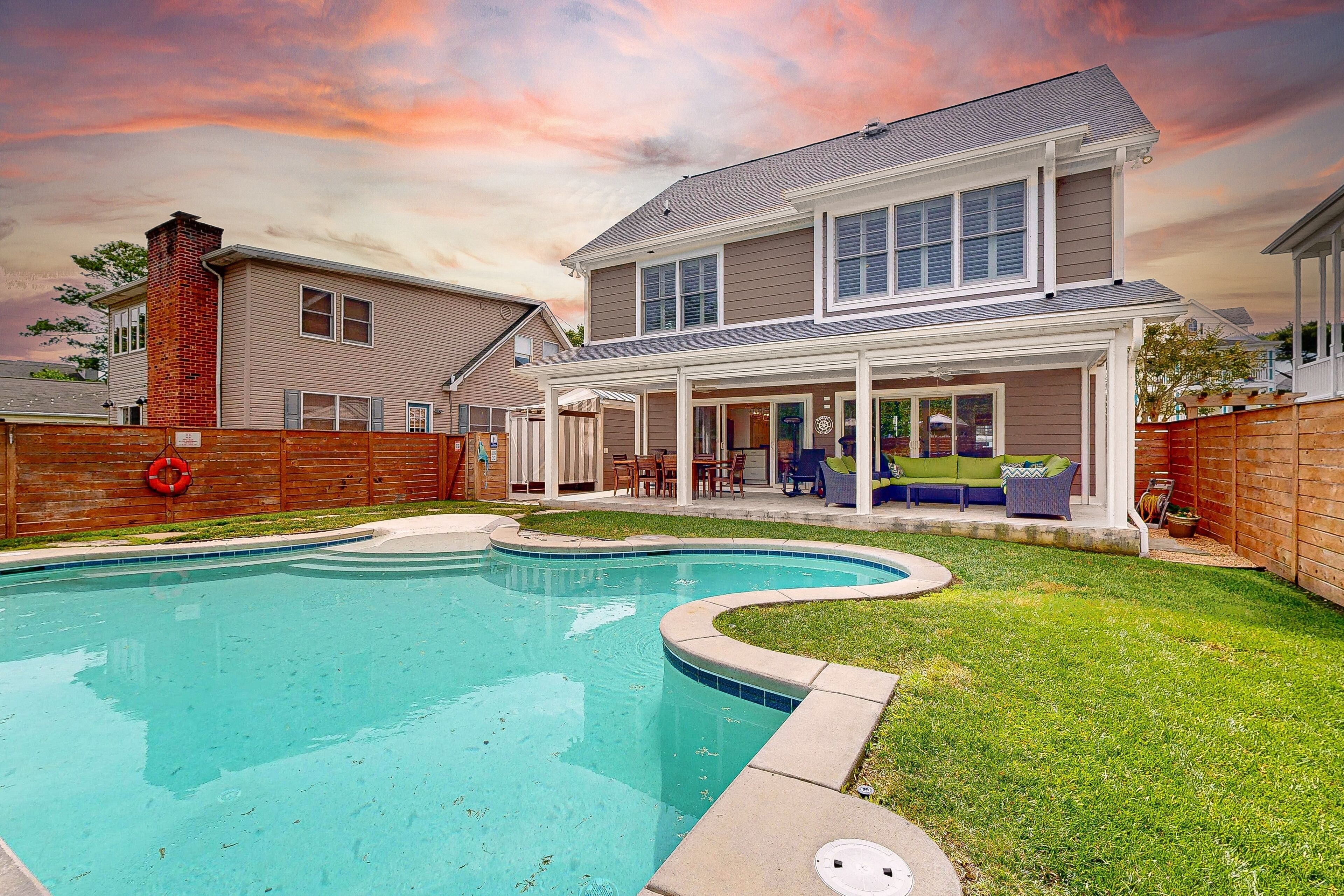 Dog-friendly home with heated outdoor pool & games - 3 blocks from the beach