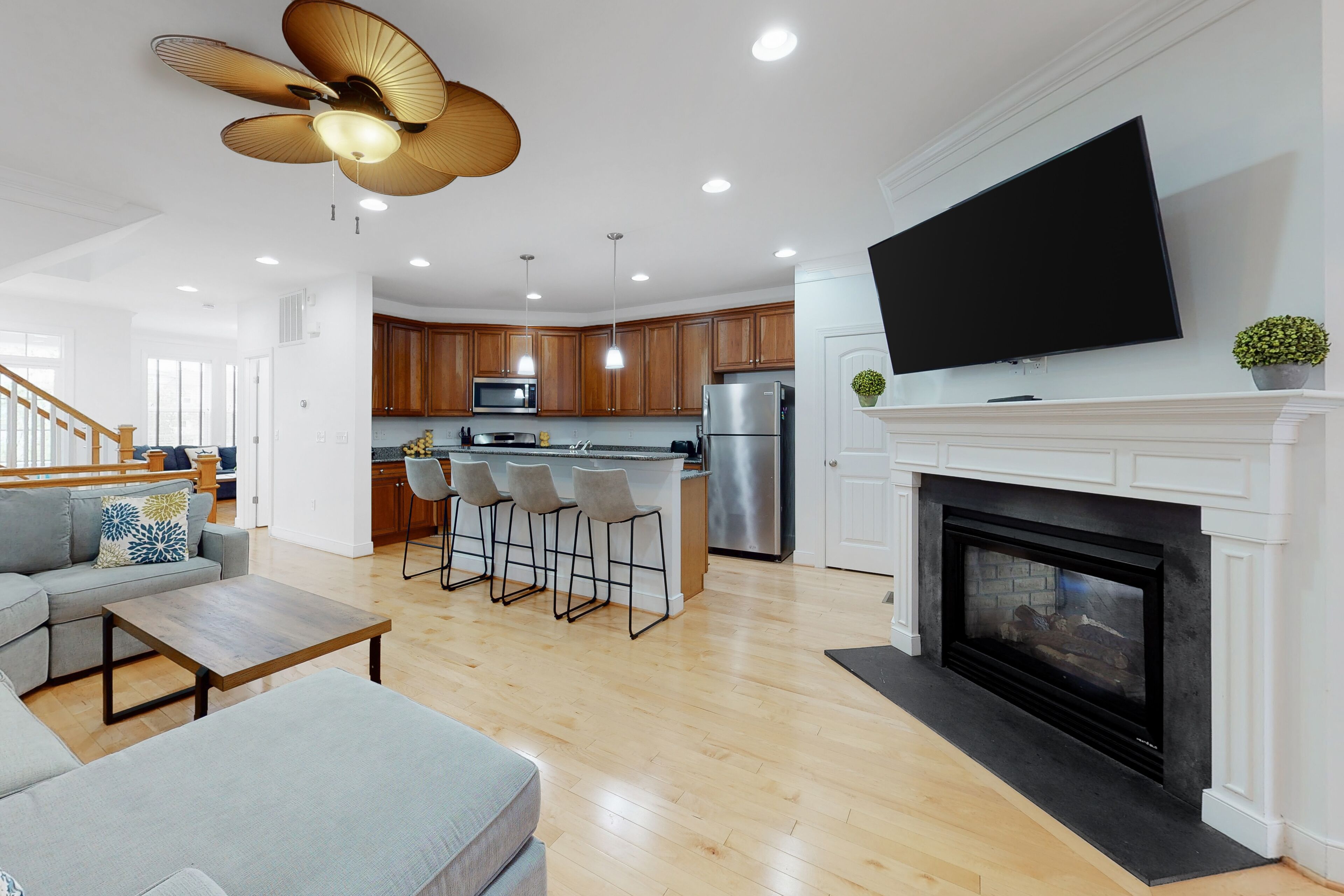 Home near the ocean with pool, tennis, WiFi, central AC, & washer/dryer