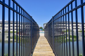 Property grounds - The Palms sunny condo near the ocean with pool, washer/dryer & central AC (Rehoboth Beach)