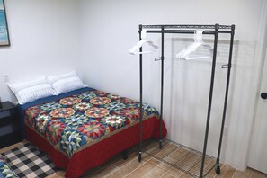 2 habitaciones, tabla de planchar con plancha, wifi y ropa de cama 