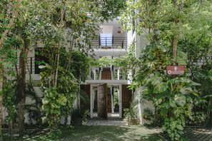 Fachada de la propiedad