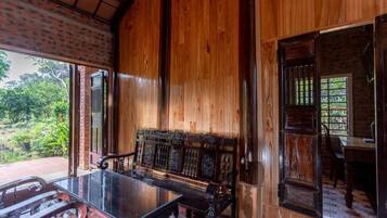 32-inch flat-screen TV with cable channels, TV