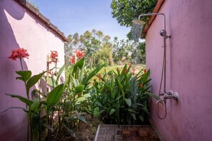 Traditional Double Room | Bathroom | Combined shower/bathtub, hydromassage showerhead, hair dryer, slippers