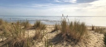 Rye Beach and Pool House by Ready Set Stay - WIFI, SPA, Pool, Linen