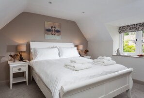 3 Schlafzimmer, Reisekinderbett, Internetzugang, Bettwäsche