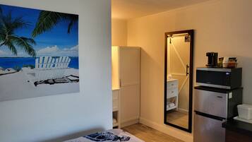1 bedroom, in-room safe, desk, iron/ironing board
