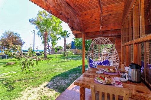 Demre Sahildeki Ev Bungalov