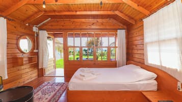 Classic Bungalow | Living area | 42-inch TV with satellite channels