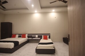 Deluxe Triple Room | Egyptian cotton sheets, premium bedding, free WiFi, bed sheets - Park Regency's (Vikravandi)