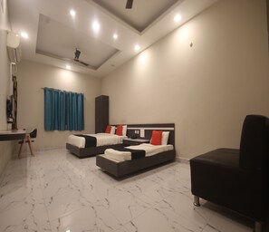 Deluxe Triple Room | Egyptian cotton sheets, premium bedding, free WiFi, bed sheets - Park Regency's (Vikravandi)