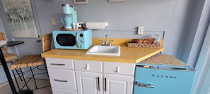 Fridge, microwave, coffee/tea maker, toaster - Beachside Condo with beautiful views (Daytona Beach)