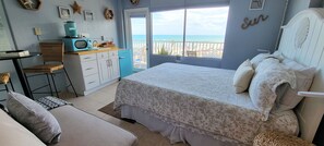 1 bedroom, iron/ironing board, free WiFi, bed sheets - Beachside Condo with beautiful views (Daytona Beach)