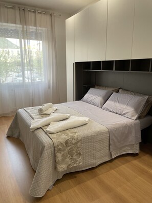 2 chambres, bureau, fer et planche à repasser, Wi-Fi gratuit