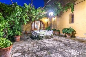 Villa | 8 Schlafzimmer