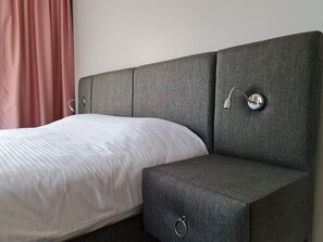 Desk, laptop workspace, free WiFi, bed sheets - Smart Airport Hotel (Arnavutköy)