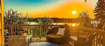 Sunset Garden Retreat-Sea & Mountain View w/ Sauna