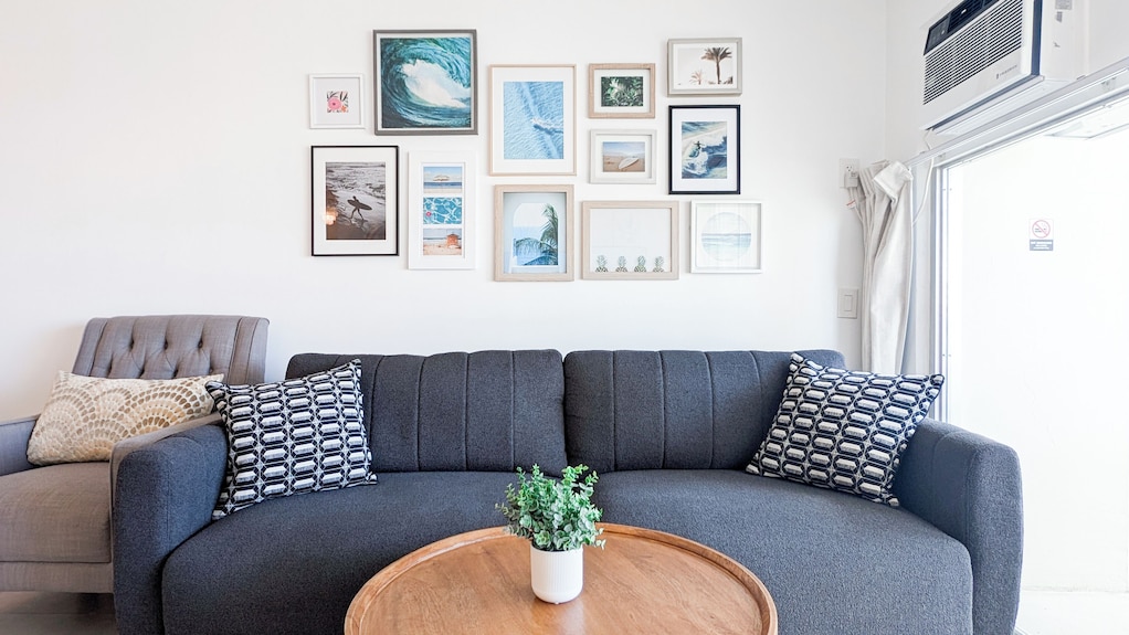 High Floor 2br/2ba+den 5beds Partial Ocean View + 1 Parking 1 Min From The Beach - Honolulu