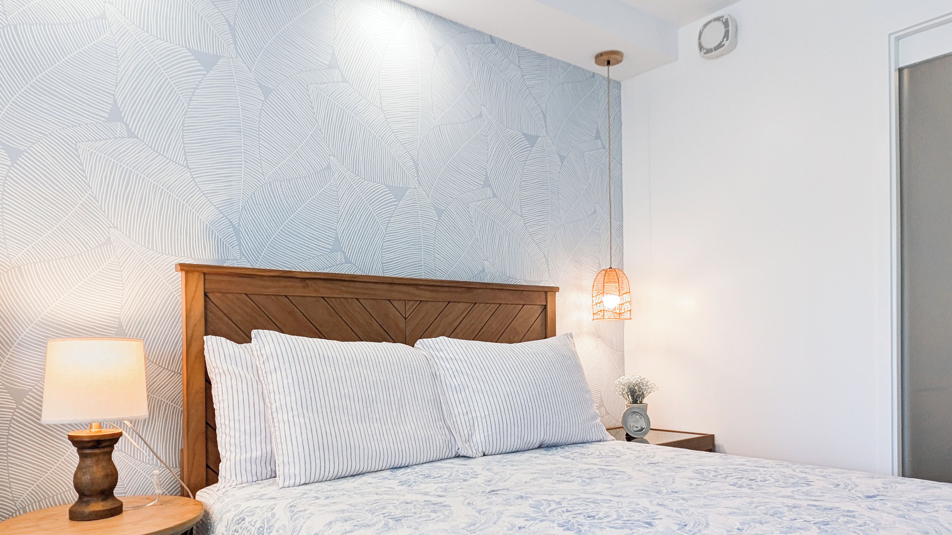 3 bedrooms, desk, iron/ironing board, travel crib