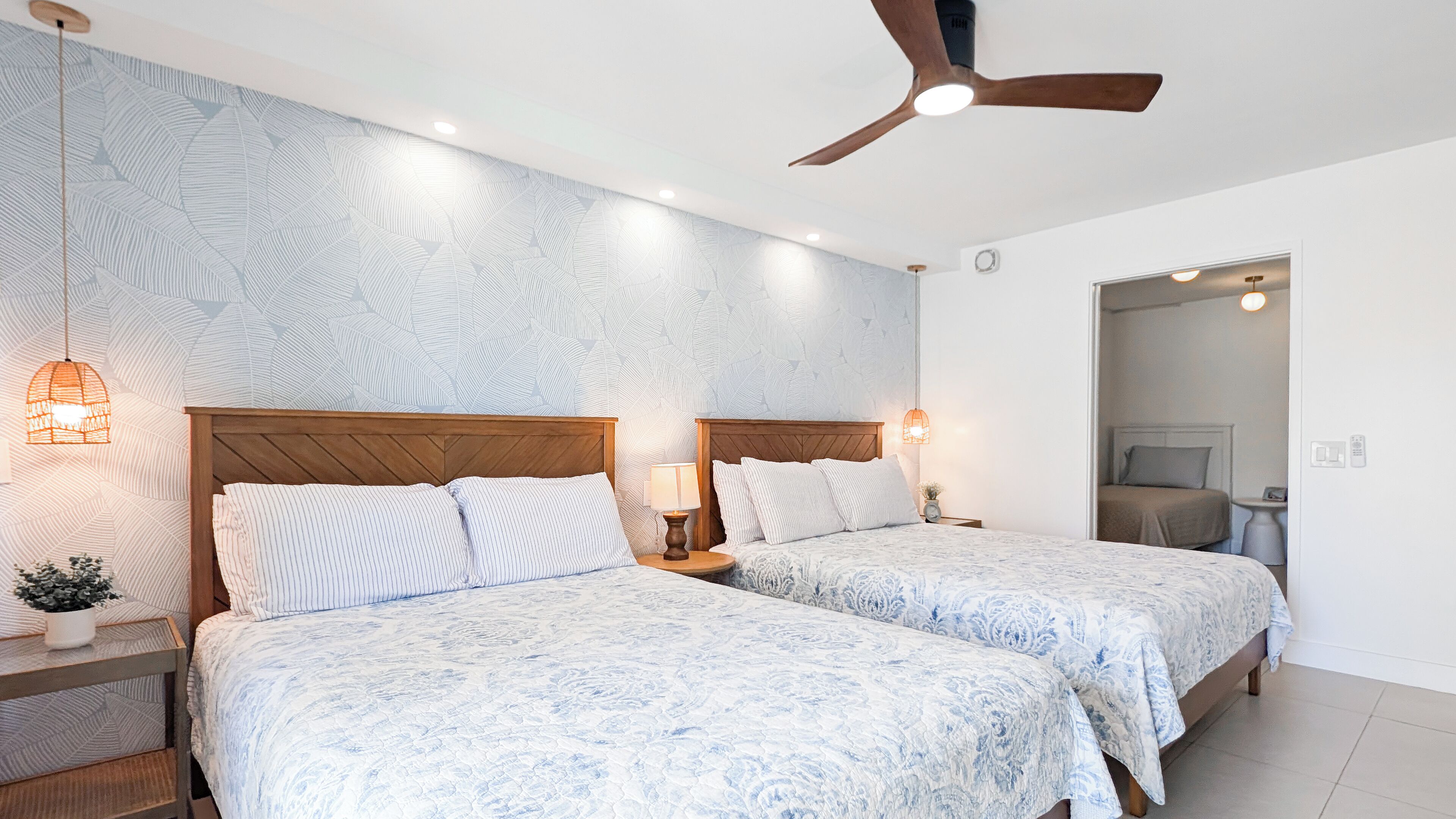 3 bedrooms, desk, iron/ironing board, travel crib