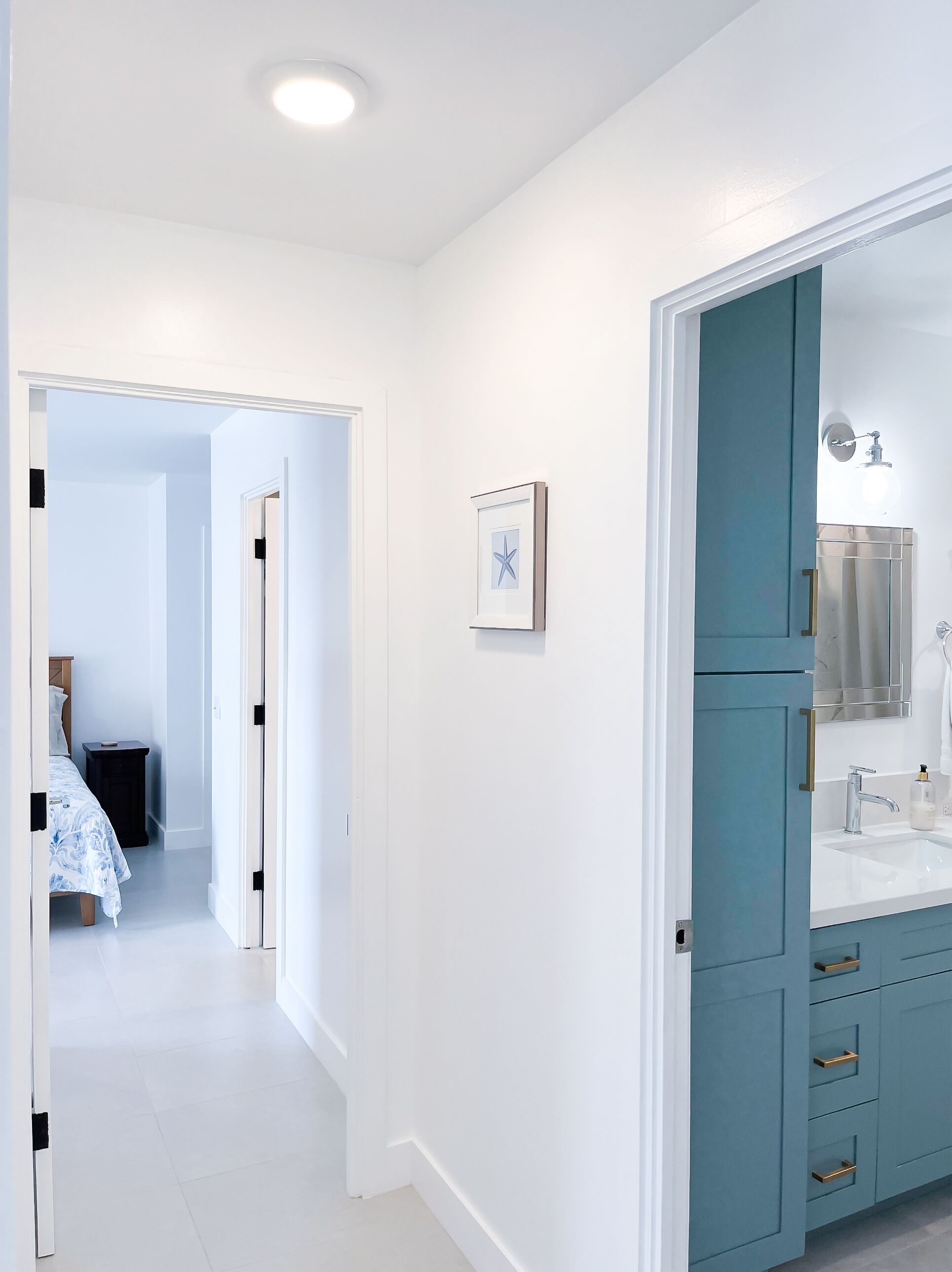 3 bedrooms, desk, iron/ironing board, travel crib