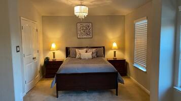 4 bedrooms, desk, WiFi, bed sheets