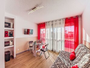 TV - Port Plage 2 by Interhome (Le Barcarès)