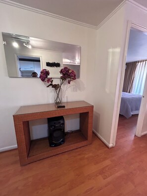 2 bedrooms, in-room safe, iron/ironing board, free WiFi