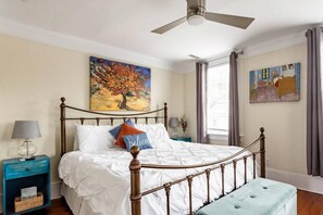 1 bedroom, iron/ironing board, travel cot, WiFi - Beautiful Suite with Parking in Downtown Charleston (Charleston)