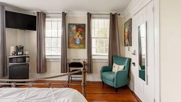 1 bedroom, iron/ironing board, travel crib, WiFi