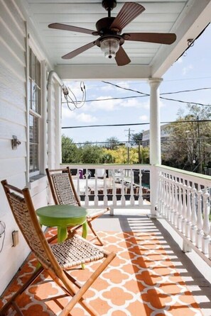 Terrace/patio - Beautiful Suite with Parking in Downtown Charleston (Charleston)