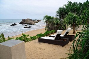 Beach nearby - NIKARA Luxury Beach House Yala (Tissamaharama)