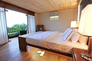 7 bedrooms, desk, iron/ironing board, free WiFi - NIKARA Luxury Beach House Yala (Tissamaharama)