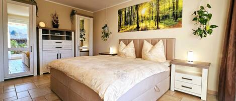 1 bedroom, iron/ironing board, travel cot, free WiFi