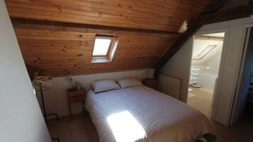 2 makuuhuonetta, silitysrauta/-lauta, ilmainen Wi-Fi