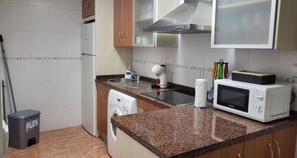ÂĄbajo con Terraza y Patio Cerca de la Playa y de la Piscina Comunitaria!