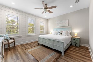 4 Schlafzimmer, Schreibtisch, Bügeleisen/Bügelbrett, kostenloses WLAN