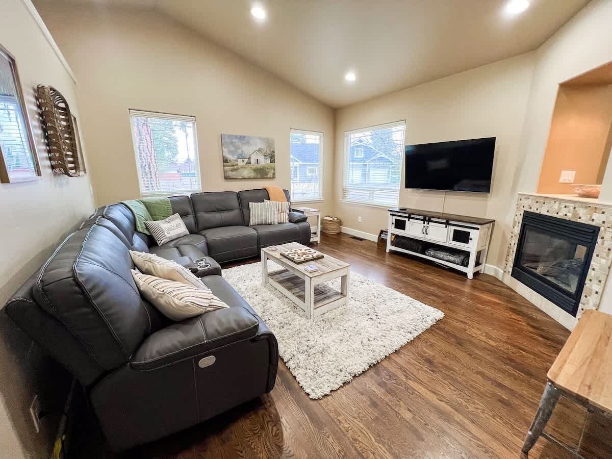 TV, fireplace, offices