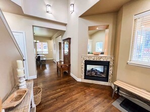 TV, fireplace, offices - Peaceful Spot | Private Backyard | King Bed | AC! (Columbia Falls)