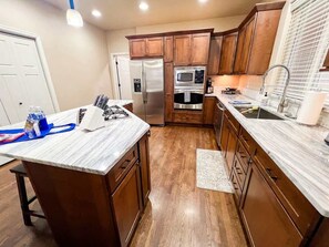 Refrigerador, microondas, horno, placa de cocina