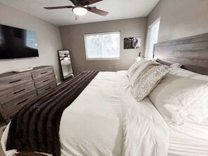 4 bedrooms, iron/ironing board, WiFi, bed sheets - Peaceful Spot | Private Backyard | King Bed | AC! (Columbia Falls)