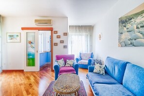 Living area - NEW! Stadium & Palazzetto Apartment x5! (Trieste)
