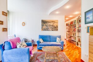 Living area - GuestHost - NEW! Stadium & Palazzetto Apartment x5! (Trieste)