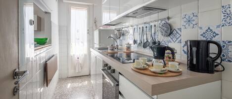 Fridge, oven, stovetop