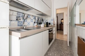 Fridge, oven, stovetop