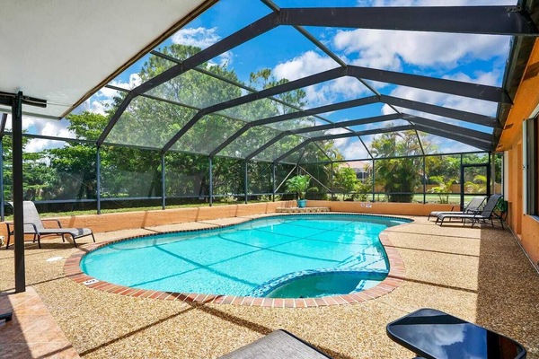 Private pool with lots of sunshine